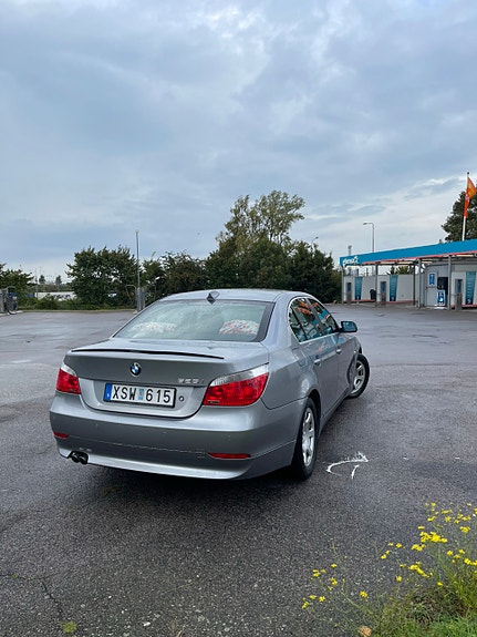 BMW 525i 4 of 5