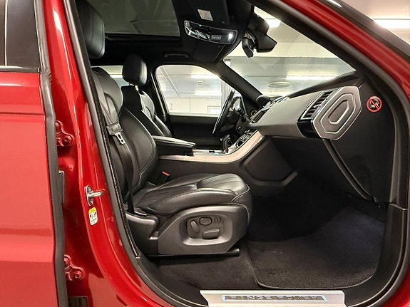 Land Rover Range Rover Sport 18 of 27