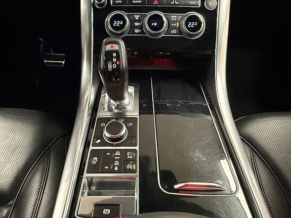 Land Rover Range Rover Sport 24 of 27