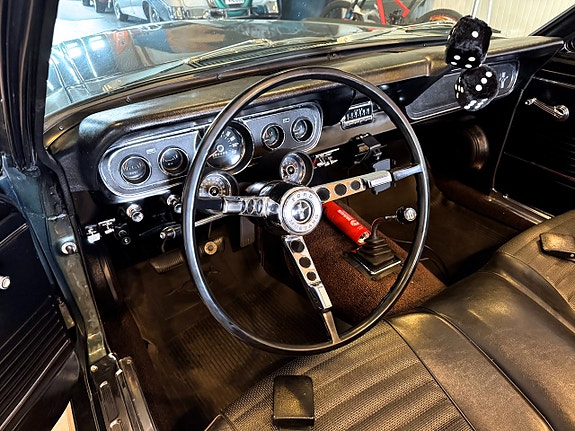 Ford Mustang 7 of 24