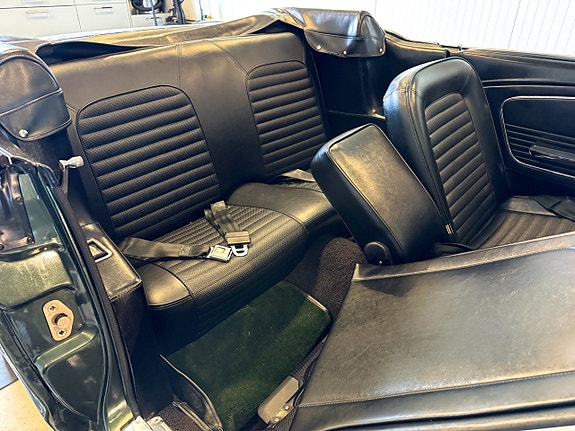Ford Mustang 14 of 24