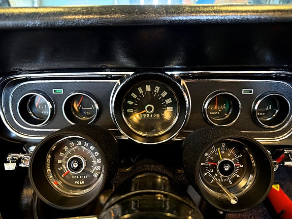 Ford Mustang 8 of 24