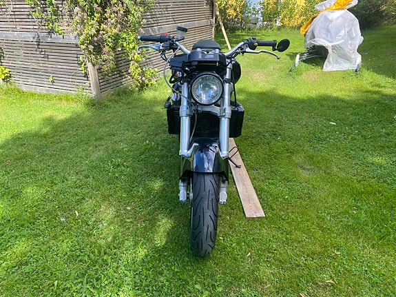 Suzuki TL1000S Streetfighter 2 of 4