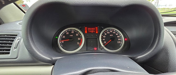 Renault Clio 17 of 19