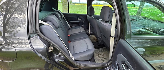 Renault Clio 15 of 19