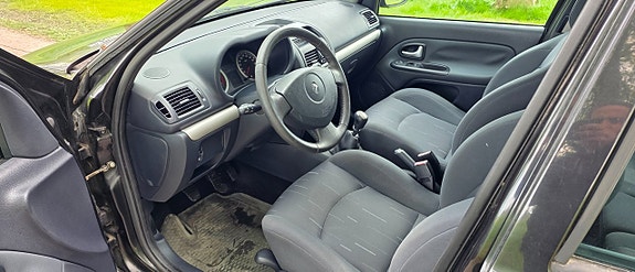 Renault Clio 10 of 19