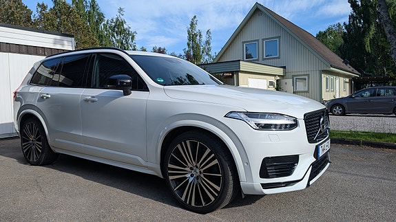 Volvo XC90 2 of 15