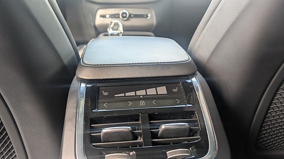 Volvo XC90 11 of 15