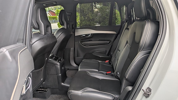 Volvo XC90 10 of 15