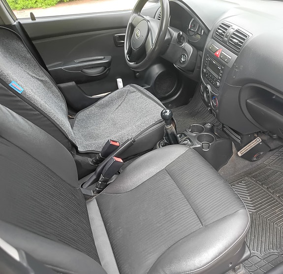 Kia Picanto 4 of 6