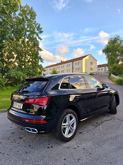 Audi Q5 2 of 5