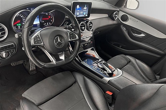 Mercedes-Benz GLC220 d 2 of 5