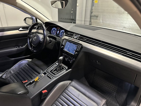 Volkswagen Passat 16 of 22