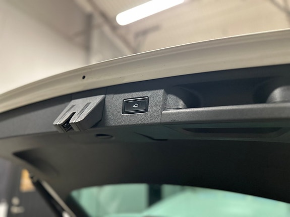 Volkswagen Passat 19 of 22