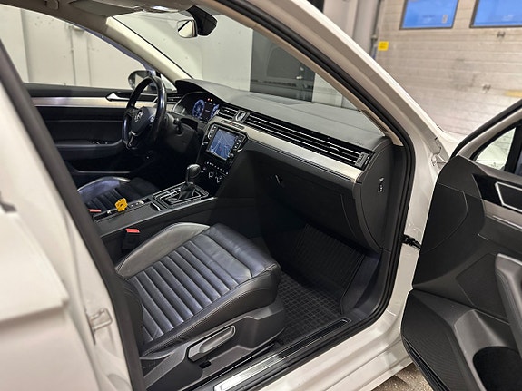 Volkswagen Passat 15 of 22