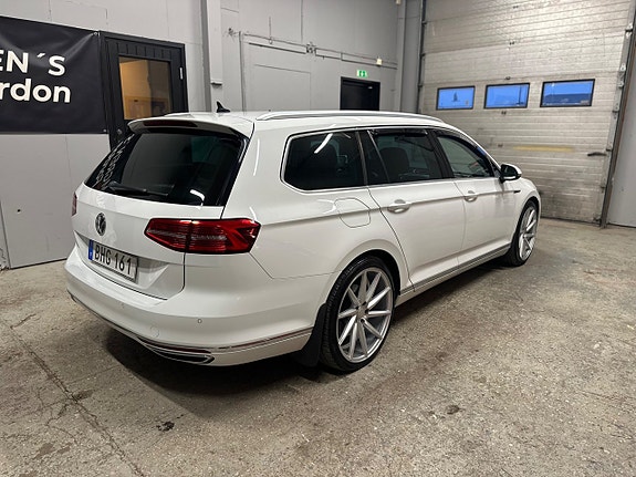 Volkswagen Passat 3 of 5