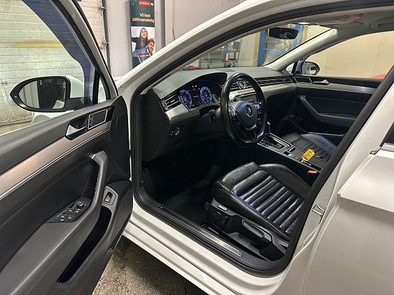 Volkswagen Passat 7 of 22