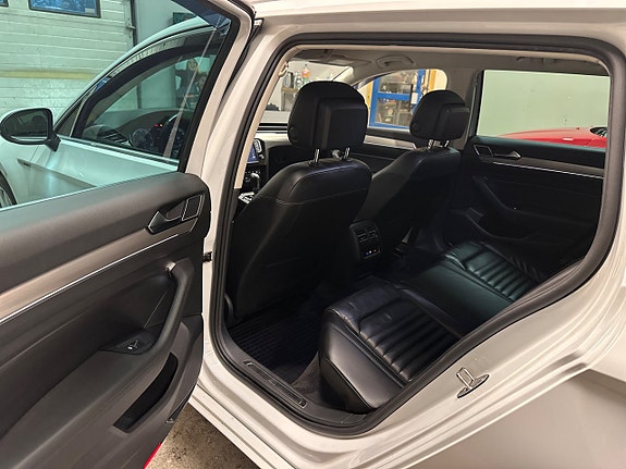 Volkswagen Passat 12 of 22