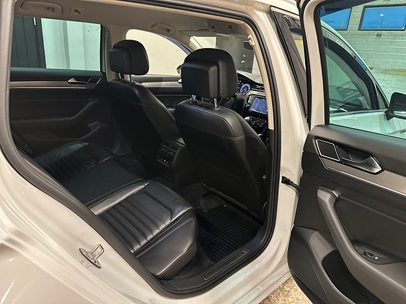 Volkswagen Passat 14 of 22