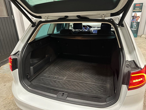 Volkswagen Passat 17 of 22