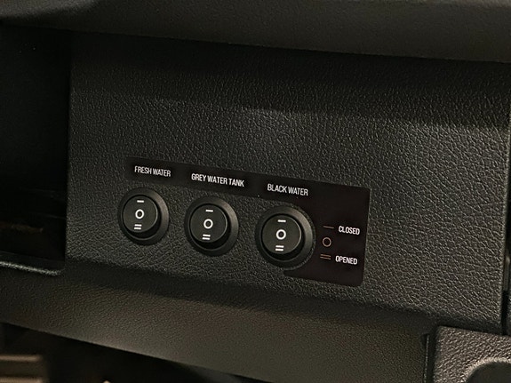 Robeta Adonis Mercedes 4x4 190HK AUT (Dubbelbädd & popup tak) Inverter Adapt farthållare, Litiumbatteri, Solcell, kvarnt 5 of 21