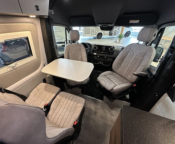 Robeta Adonis Mercedes 4x4 190HK AUT (Dubbelbädd & popup tak) Inverter Adapt farthållare, Litiumbatteri, Solcell, kvarnt 15 of 21
