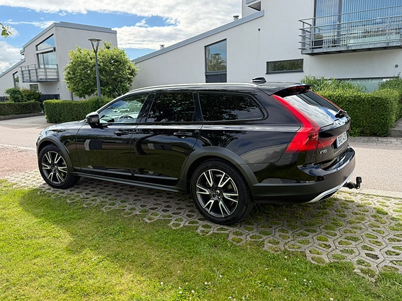 Volvo V90 Cross Country 3 of 5
