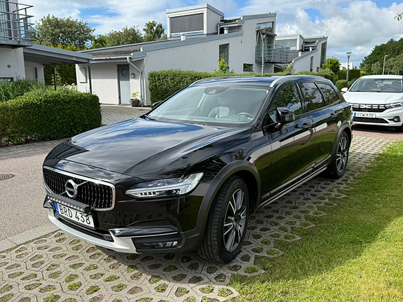 Volvo V90 Cross Country 2 of 5