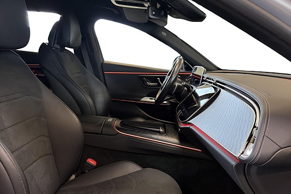 Mercedes-Benz E220 4 of 5