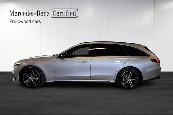Mercedes-Benz E220 2 of 5