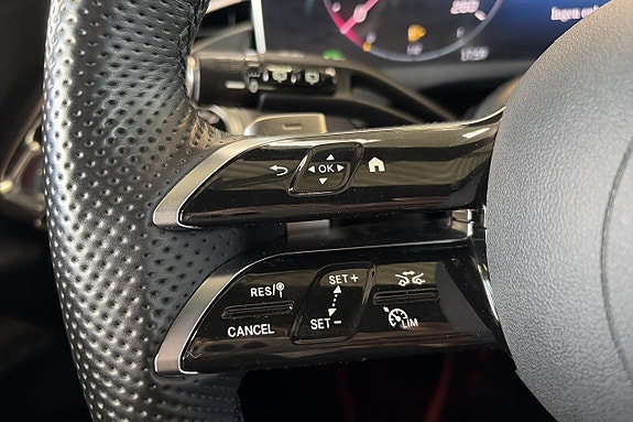 Mercedes-Benz E220 8 of 26