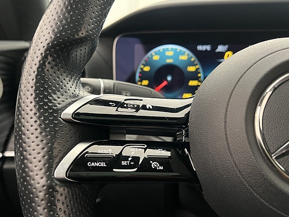 Mercedes-Benz E200 12 of 30