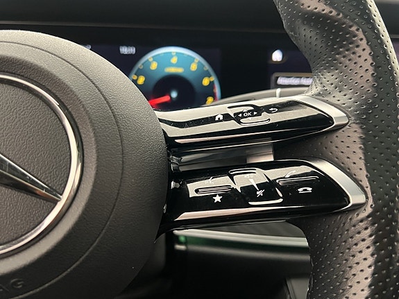 Mercedes-Benz E200 13 of 30