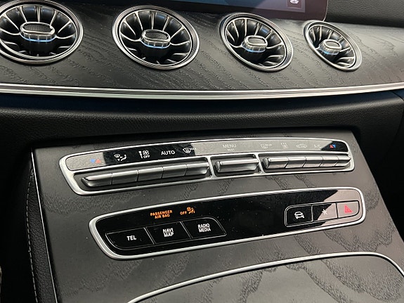 Mercedes-Benz E200 28 of 30