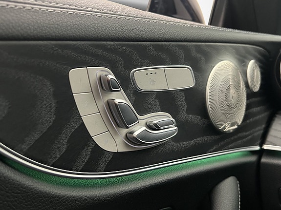 Mercedes-Benz E200 30 of 30