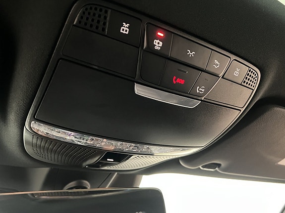 Mercedes-Benz E200 27 of 30