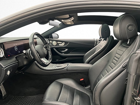 Mercedes-Benz E200 11 of 30