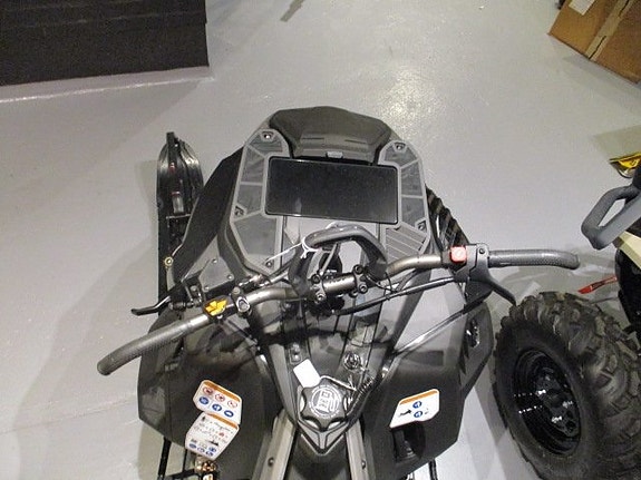Lynx Shredder RE 3700 850 E-tec TURBO 10,25" skärm 2 of 3