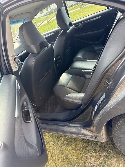Volvo S60 4 of 5