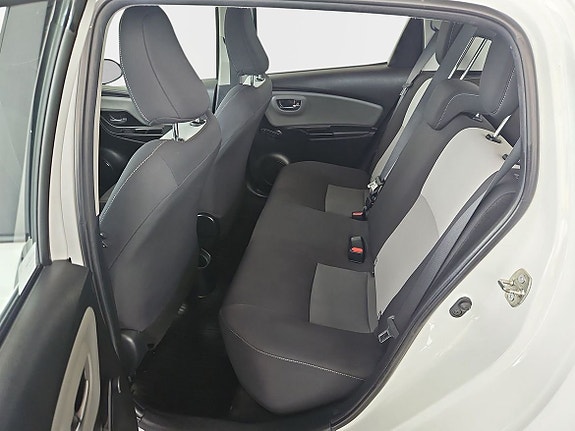 Toyota Yaris 14 of 29
