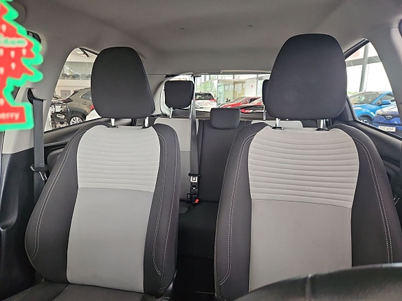 Toyota Yaris 25 of 29
