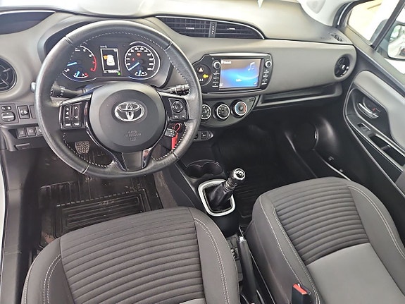 Toyota Yaris 24 of 29