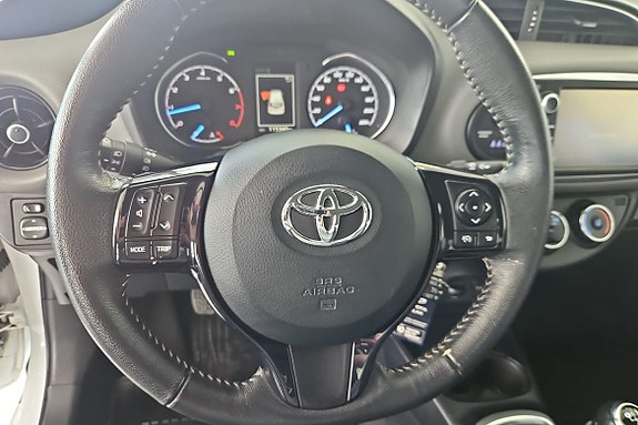 Toyota Yaris 26 of 29