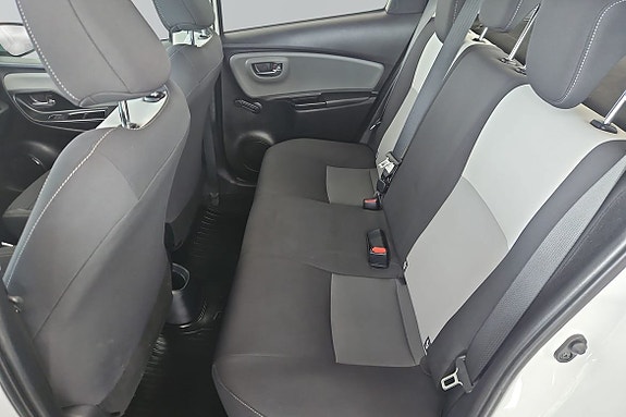 Toyota Yaris 13 of 29