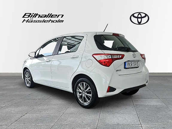 Toyota Yaris 4 of 29