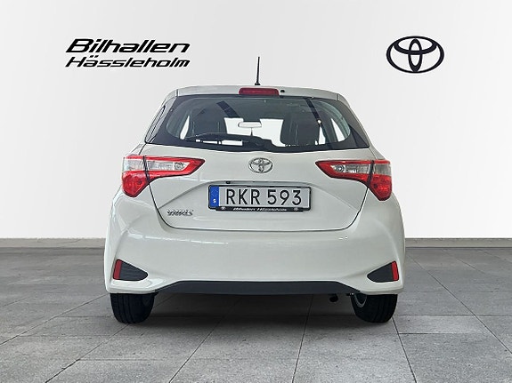 Toyota Yaris 8 of 29