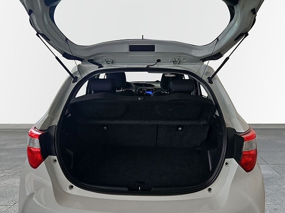 Toyota Yaris 20 of 29