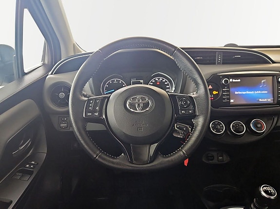 Toyota Yaris 17 of 29