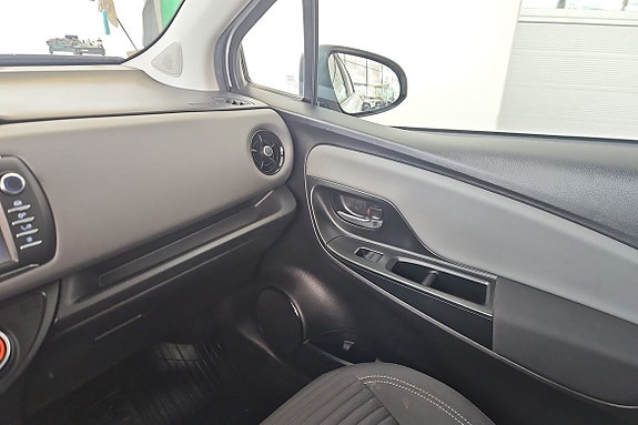 Toyota Yaris 29 of 29