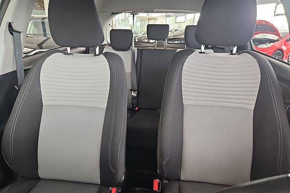 Toyota Yaris 23 of 29